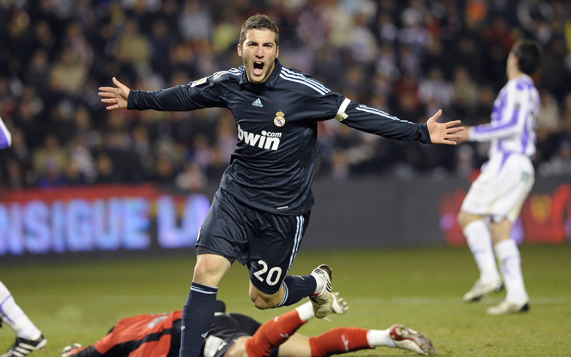 开云电竞app-电竞比赛中的团队精神：信任配合，共同努力，电竞团队成员